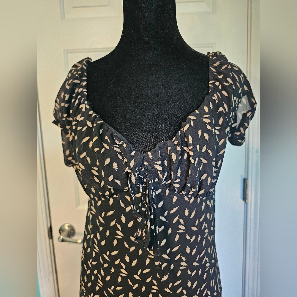 She & Sky Black and Cream Feather Print Babydoll Dress Women's Sz S